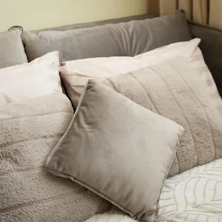 Stylish Near Old Town By Vandore Heritage